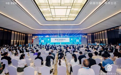 “用景德镇的器，盛中国白酒的魂”——李渡在酒瓷大会上的答案